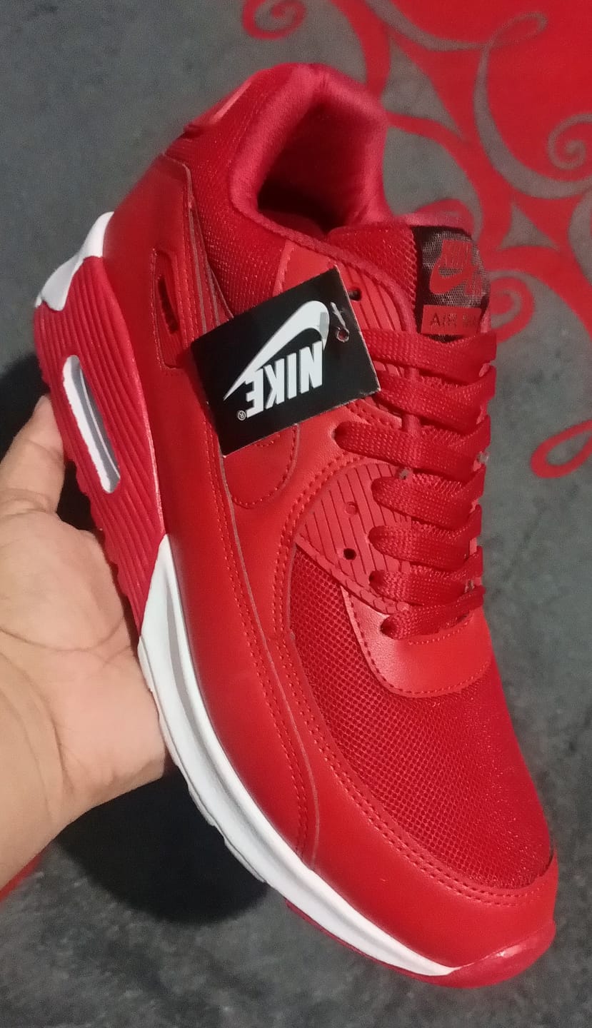 Customer photo review of Tenis Max 90 Rojo