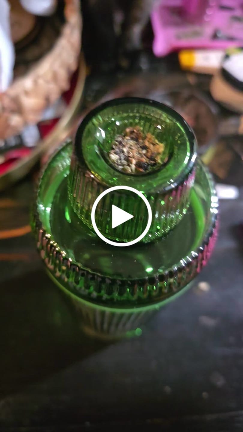 Customer video review of Deco Gravity Bong