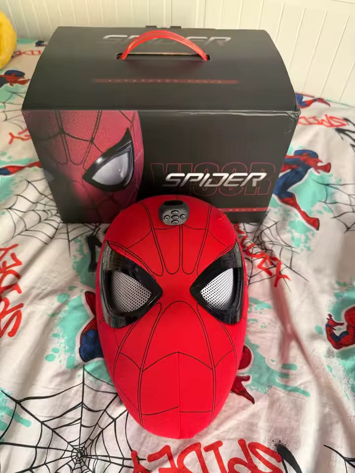 Customer photo review of Máscara Spider-Man Con Ojos Móviles