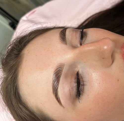 Opinión con foto de un cliente sobre el sistema Dual TGA para cejas y pestañas - Paso 2 - 15 ml