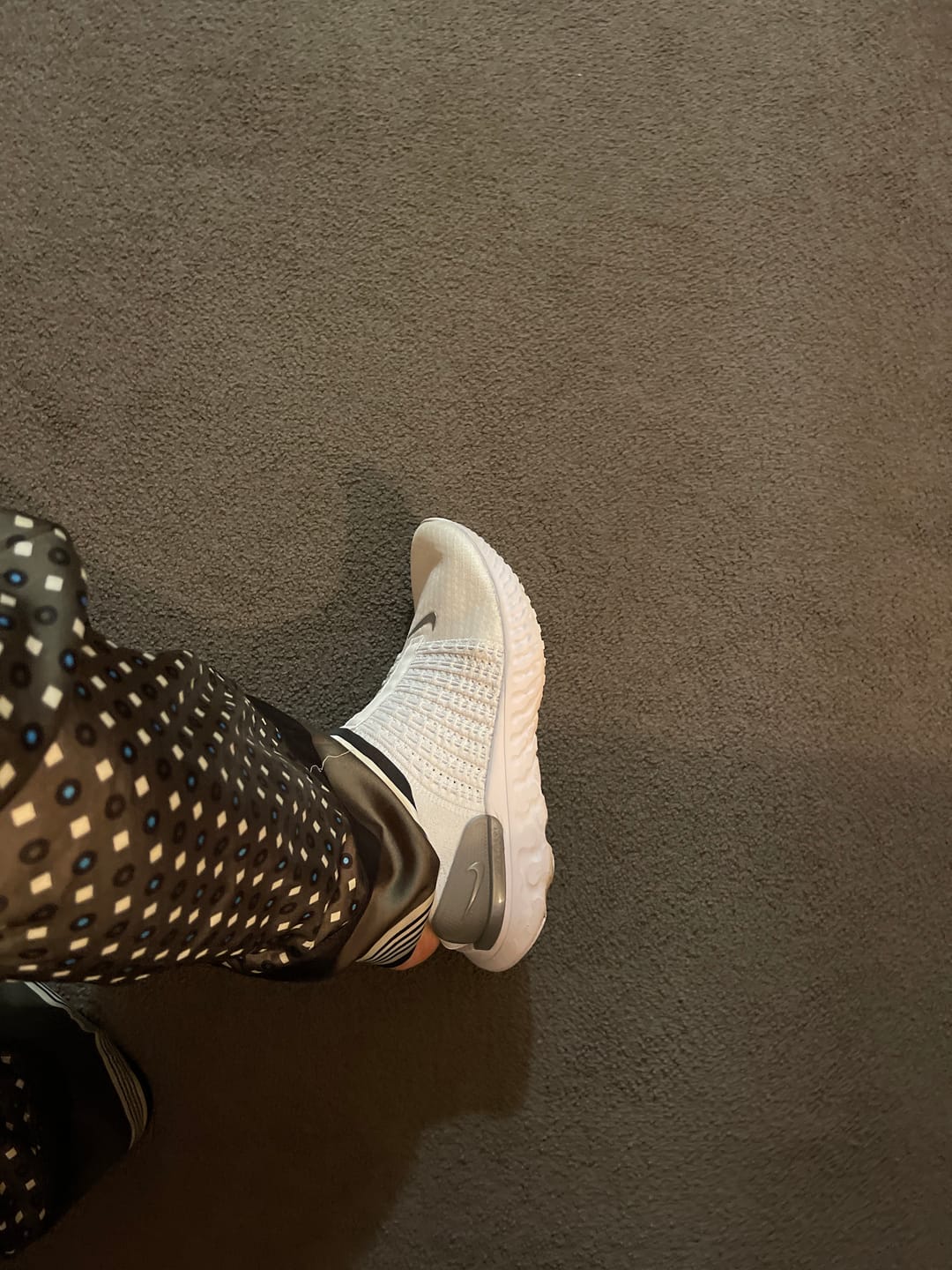 Customer photo review of Nike React Phantom Run Flyknit 2 True White Silver Wmns