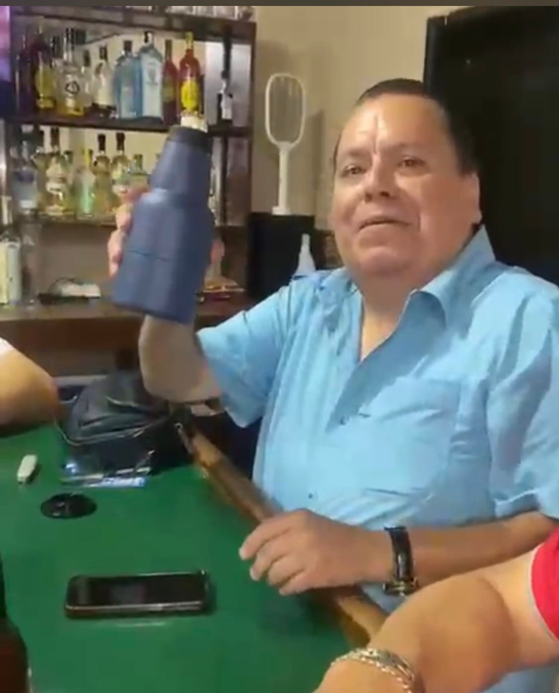 Customer photo review of Master Holder 2 en 1  Porta Botella Modelo | 355 ml