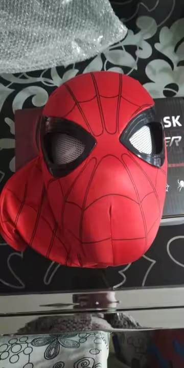 Customer photo review of Máscara Spider-Man Con Ojos Móviles