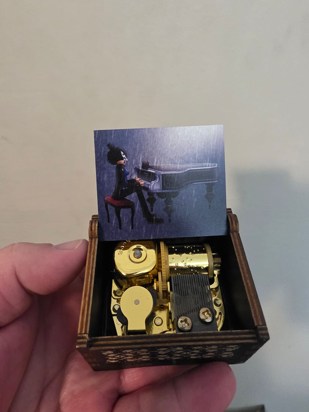 Customer photo review of Binks'Sake Vintage Wooden Music Box