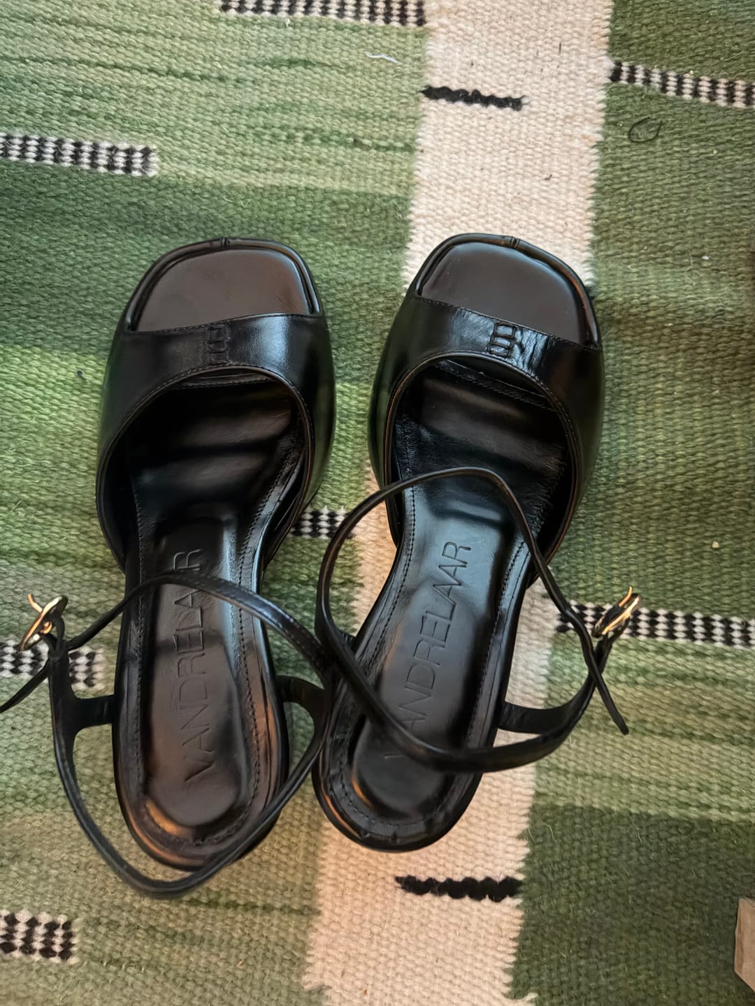 Customer photo review of Joni Sandal, Black Leather