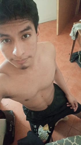 Cliente mostrando su físico definido después de usar Testoplex Cipionato 300mg.