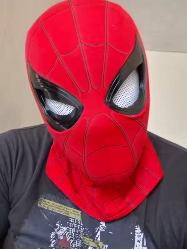 Customer photo review of Máscara Spider-Man Con Ojos Móviles