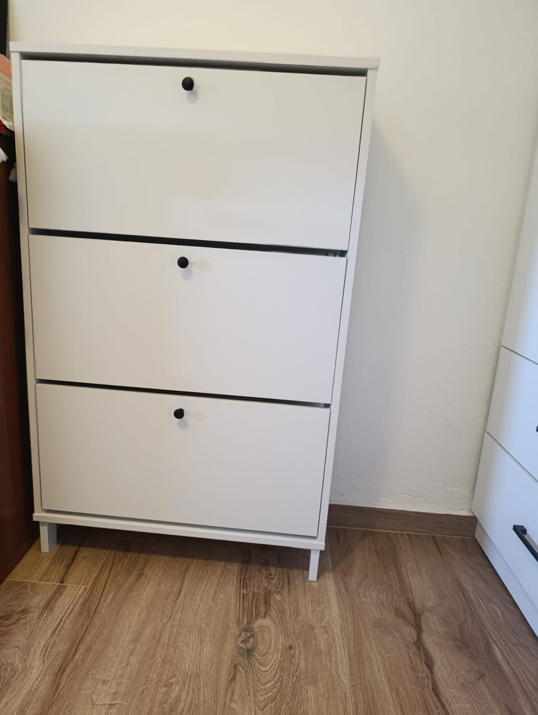 Customer photo review of Rani EB112 Ayakkabılık Düşer Kapaklı 3 Bölmeli Ayakkabılık Beyaz