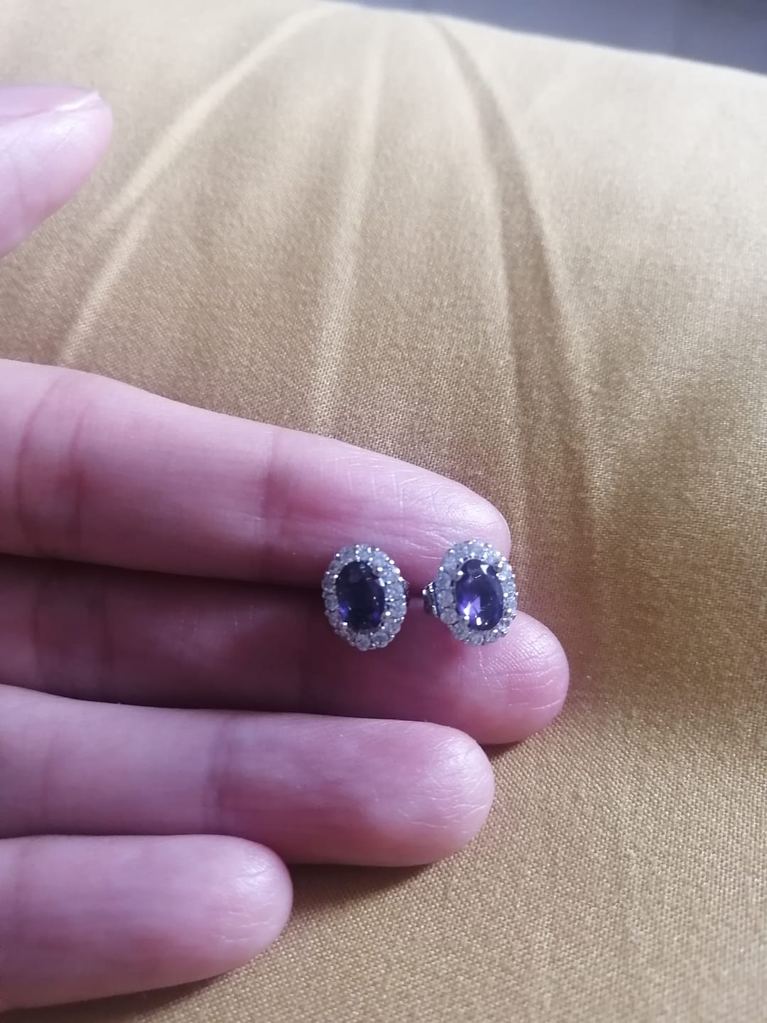 Customer photo review of Par Arete Ovalado Birthstone Plateado