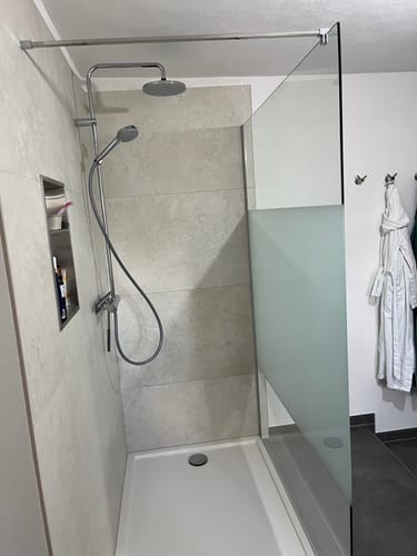 Customer photo review of SONNI Walk In Dusche Duschabtrennung Duschwand Nano Milchglas(teilsatiniert) Glasstärke 8/10mm Breite 70-140cm
