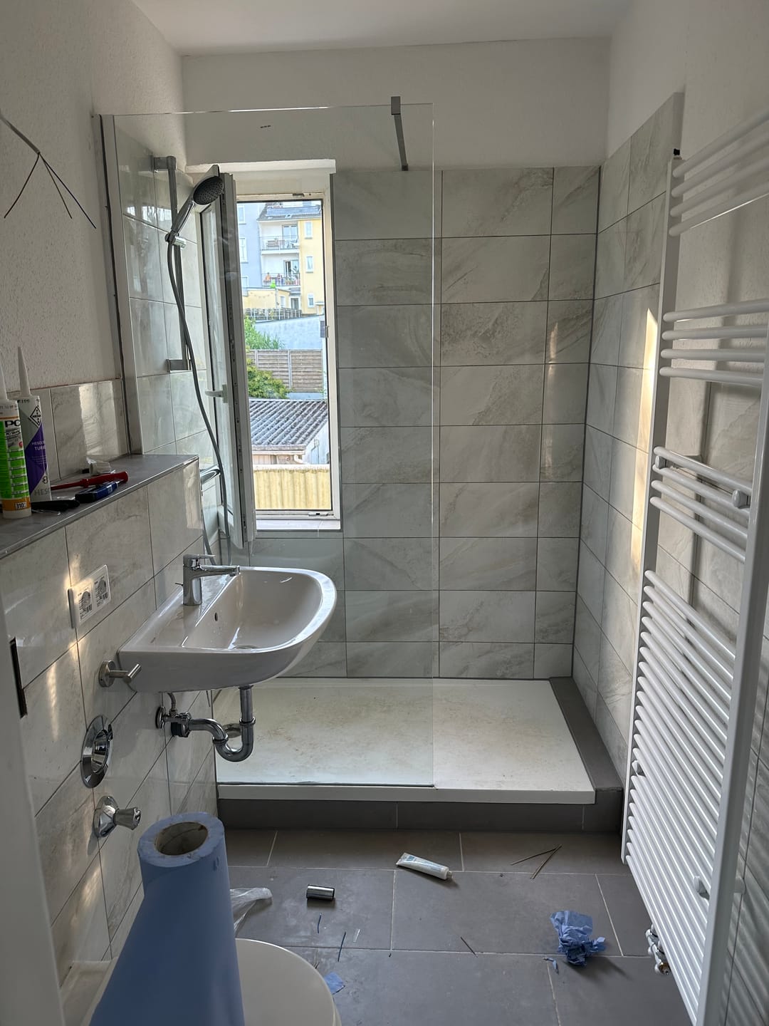 Customer photo review of SONNI Walk In/ Begehbare Dusche Duschabtrennung Duschwand Nano Klarglas Glasstärke 8mm Breite 70-120cm