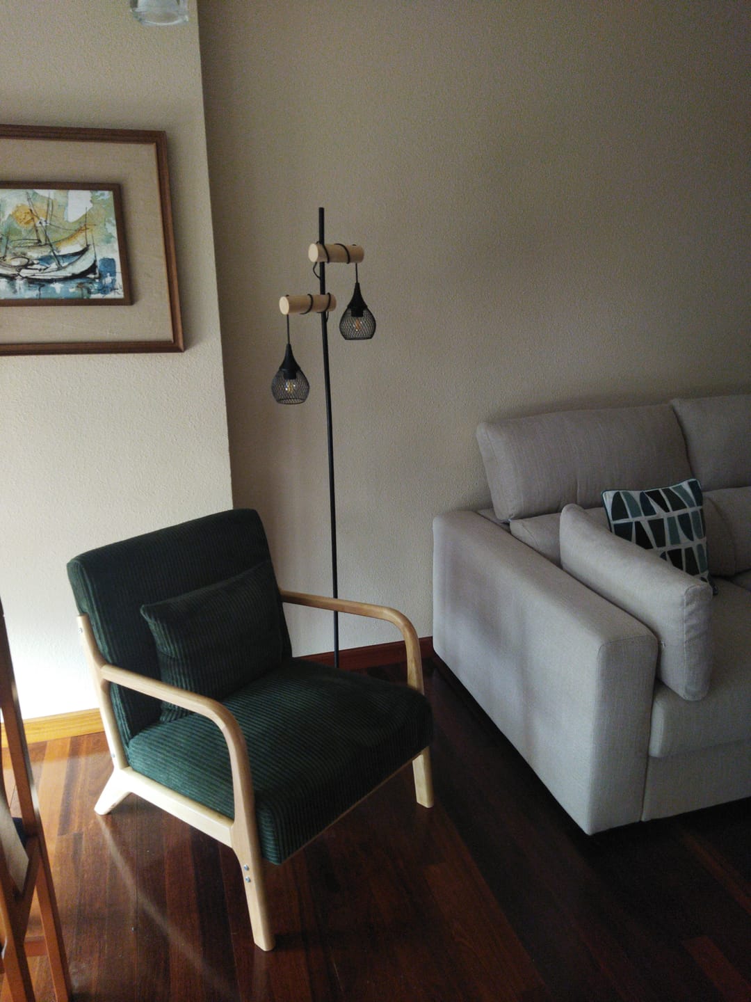 Customer photo review of OHAMA - Fauteuil de salon en bois massif et velours côtelé vert