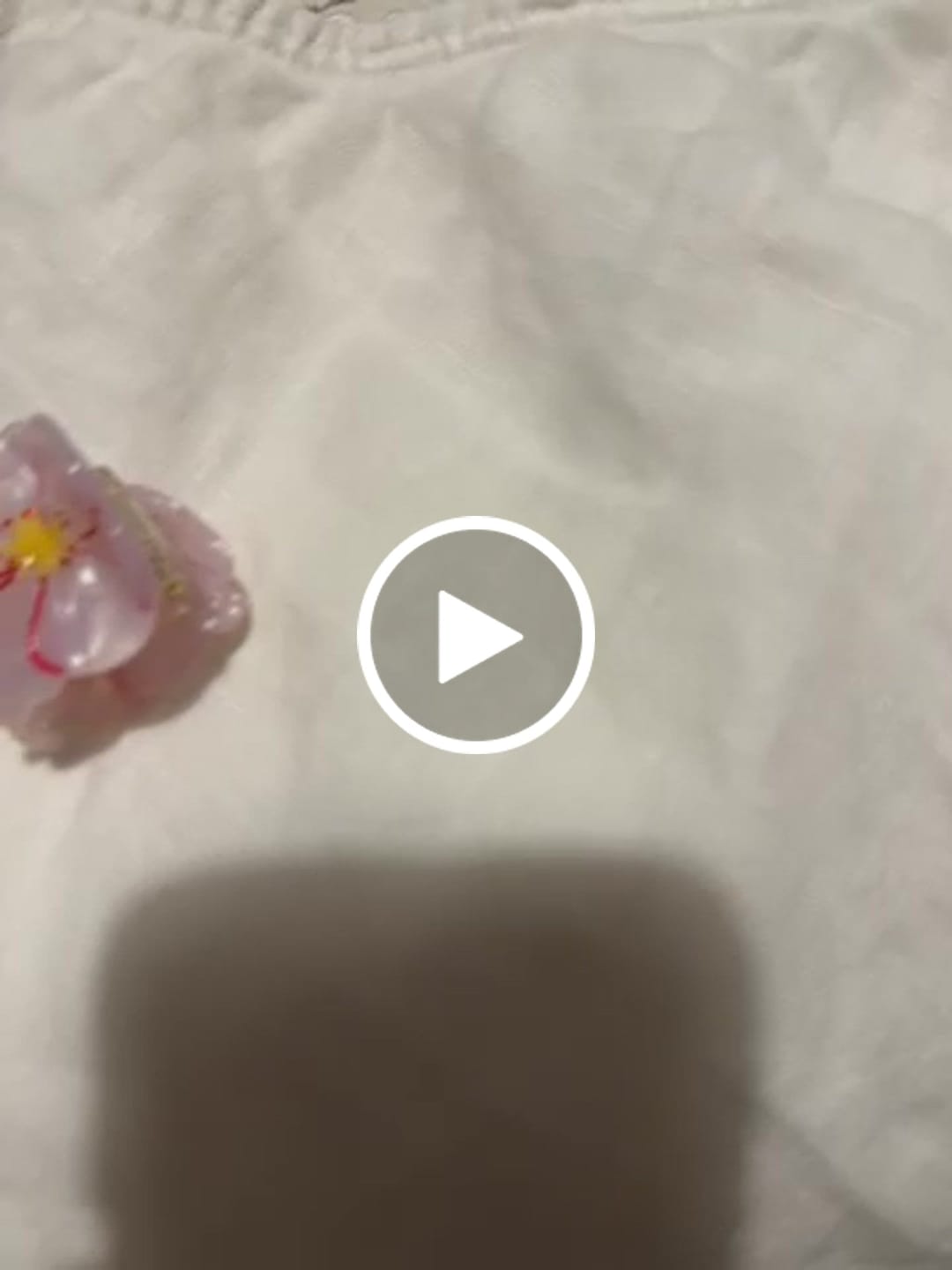 Customer video review of Mini Cherry Blossom Hair Claw Clip