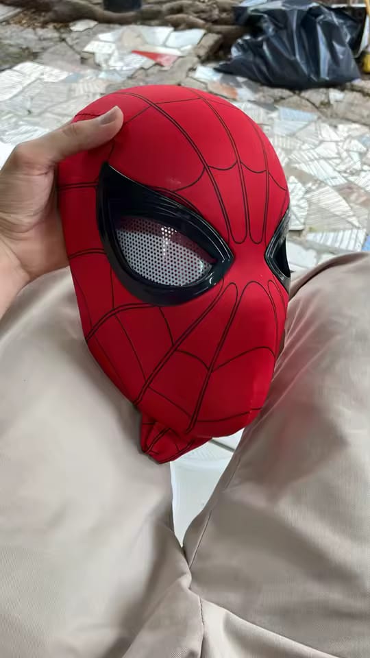 Customer photo review of Máscara Spider-Man Con Ojos Móviles