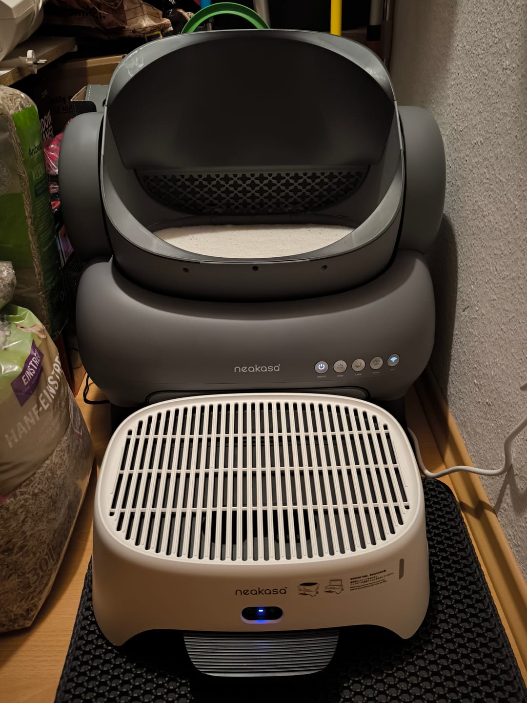 Customer photo review of Neakasa AirStep: Universelle Katzenklo-Treppe Luftreinigend gegen Gerüche