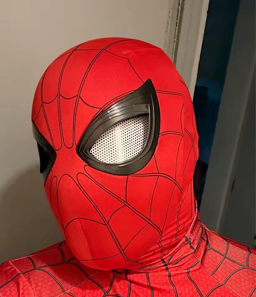 Customer photo review of Máscara Spider-Man Con Ojos Móviles