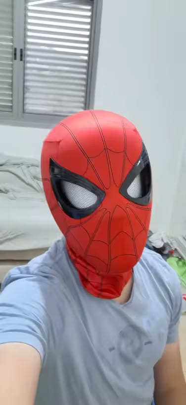 Customer photo review of Máscara Spider-Man Con Ojos Móviles