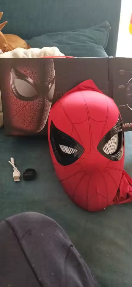 Customer photo review of Máscara Spider-Man Con Ojos Móviles