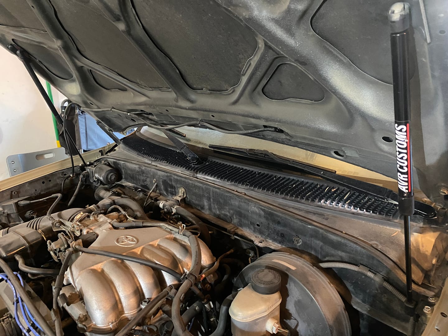 Customer photo review of 1996-2004 Toyota Tacoma EZ Lift Hood Struts