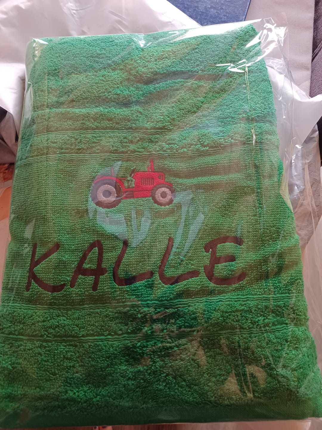 Customer photo review of Personalisiertes Kinder Handtuch mit Namen und Motiv bestickt