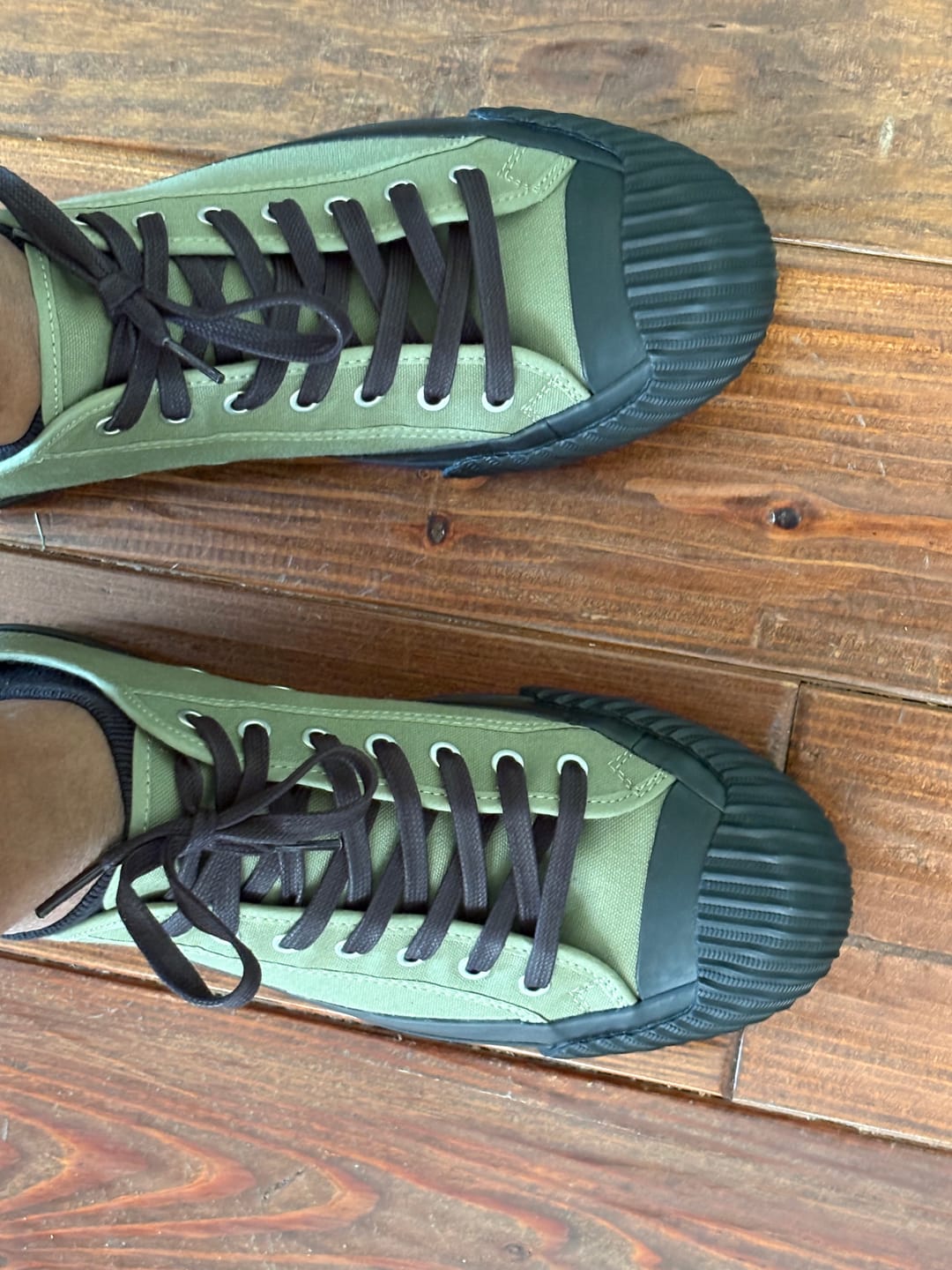 Customer photo review of Grounder Low-Top Olive Green/Black