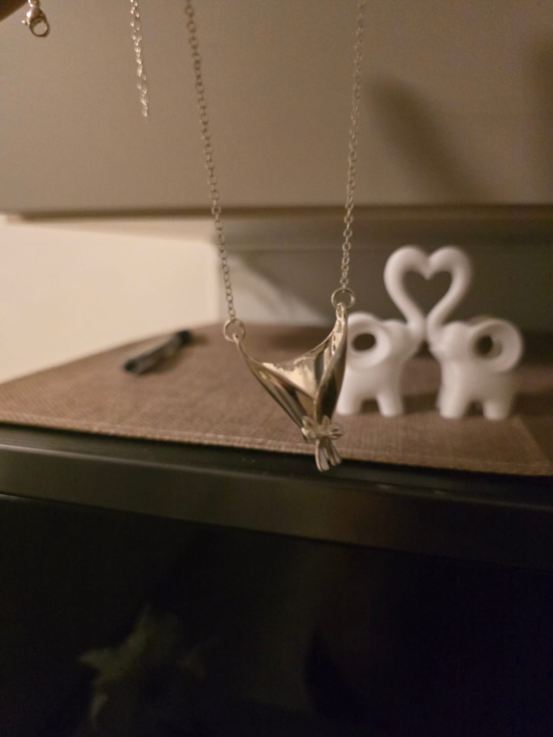 Customer photo review of Elyndra™ – Collana Bouquet Elegante