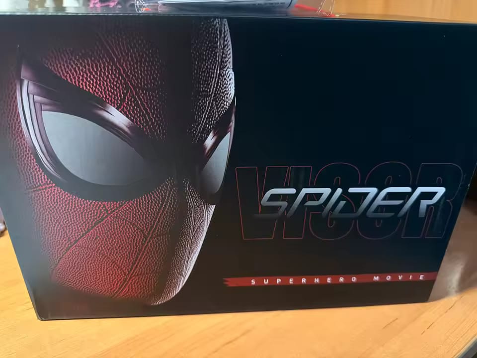 Customer photo review of Máscara Spider-Man Con Ojos Móviles