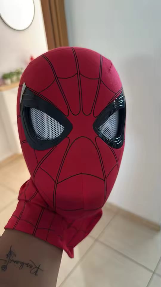 Customer photo review of Máscara Spider-Man Con Ojos Móviles