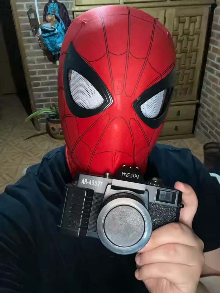 Customer photo review of Máscara Spider-Man Con Ojos Móviles