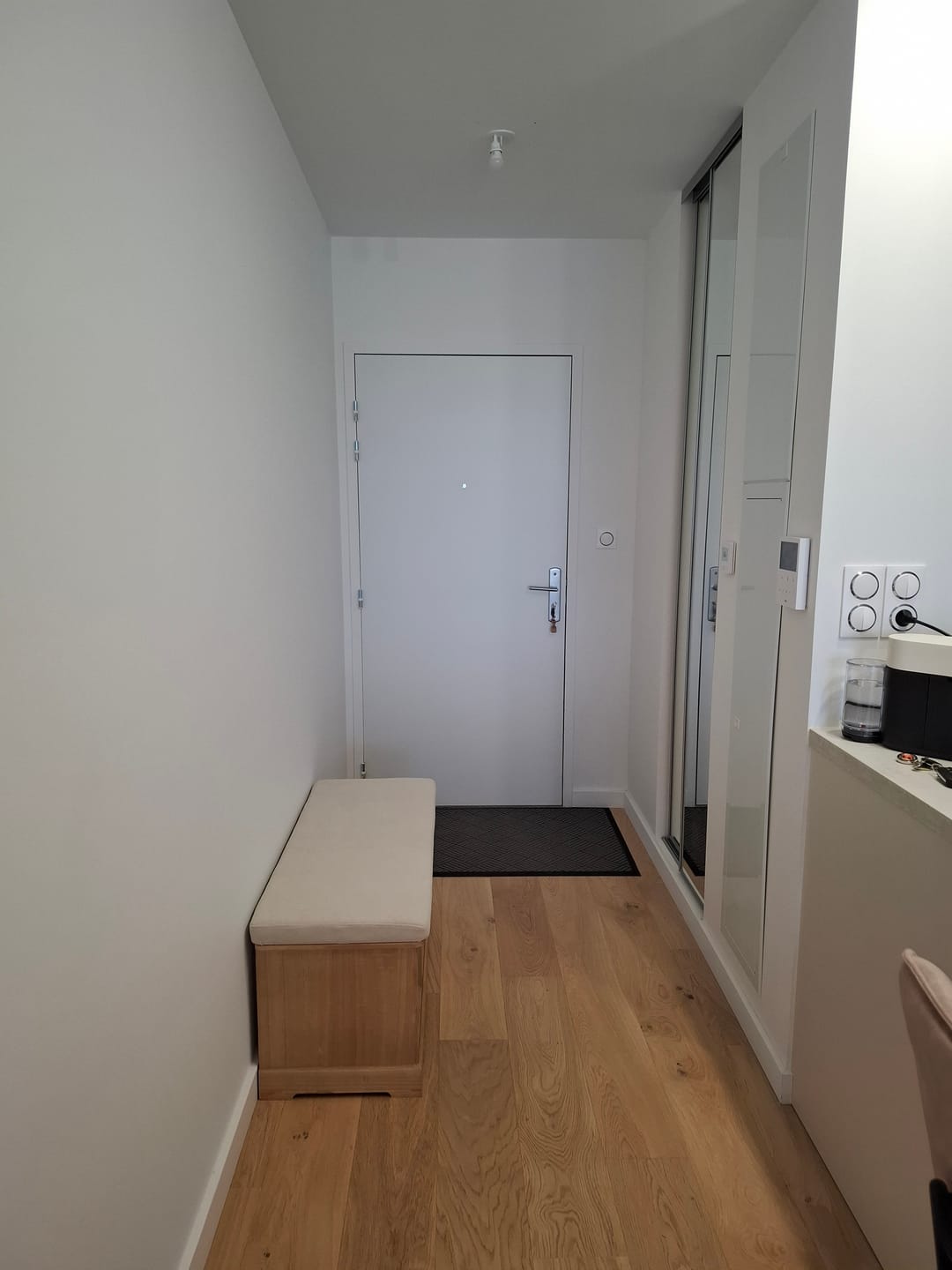 Customer photo review of CHIBA - Banc avec rangements en bois et velours beige