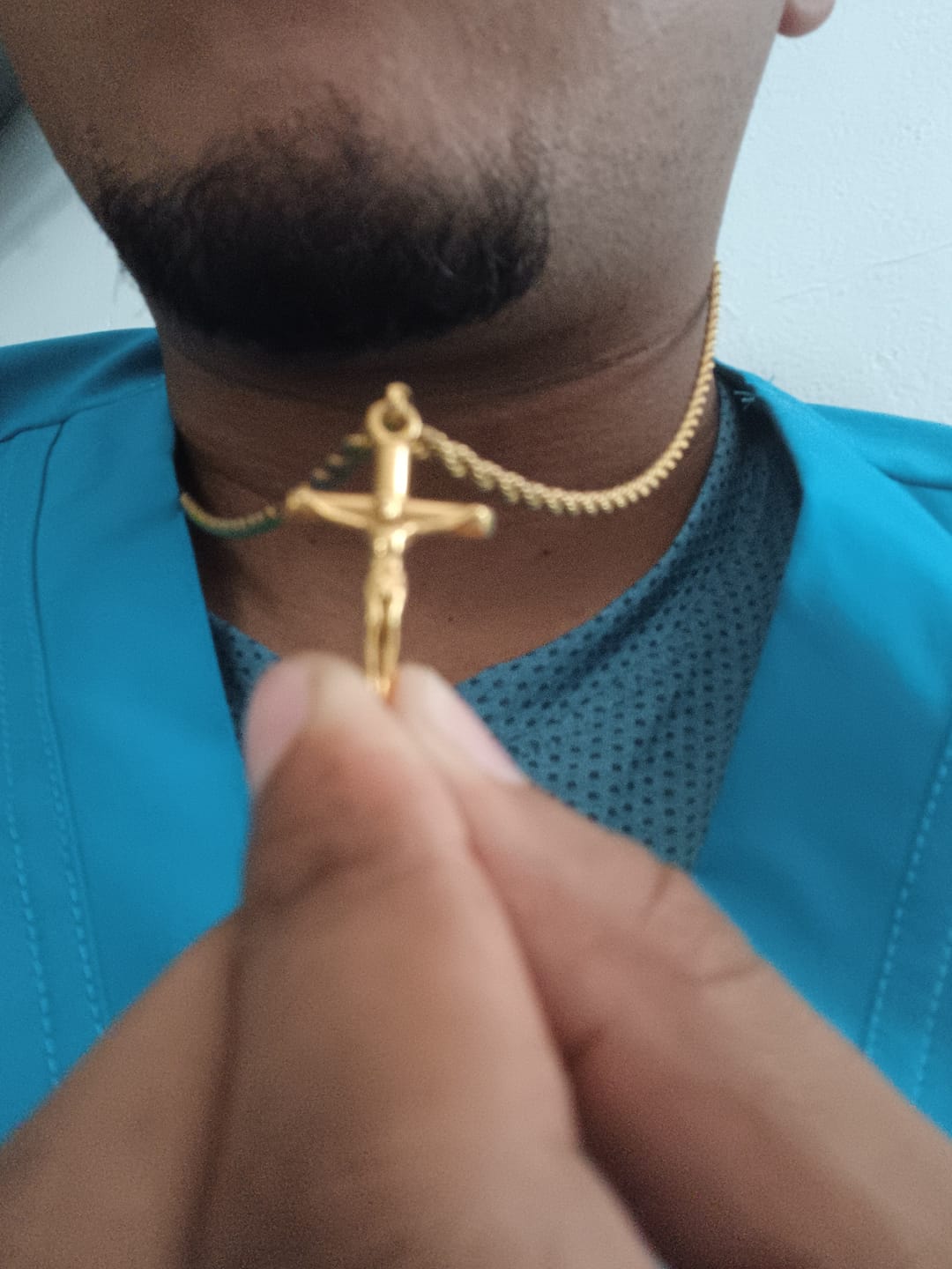 Customer photo review of Pack Crucifijo mas Lazo Baño Oro 18k