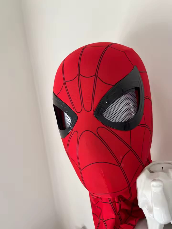 Customer photo review of Máscara Spider-Man Con Ojos Móviles