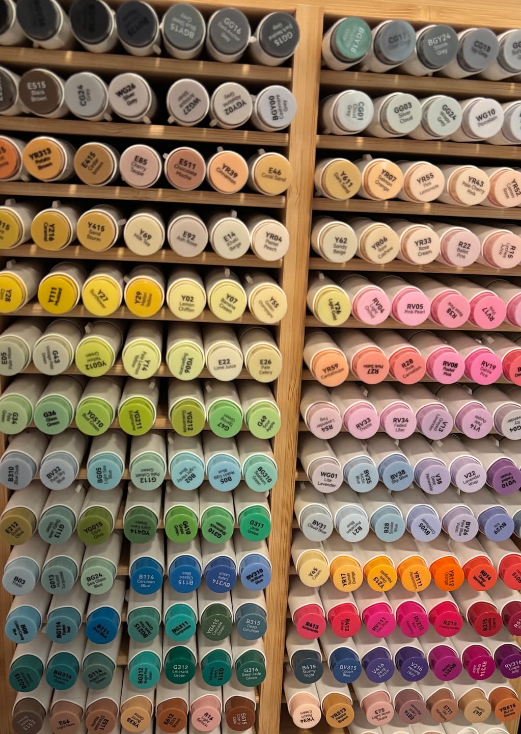 Customer photo review of Ohuhu Honolulu 168 Colors Dual Tips Alcohol Art Markers (New Color Codes)