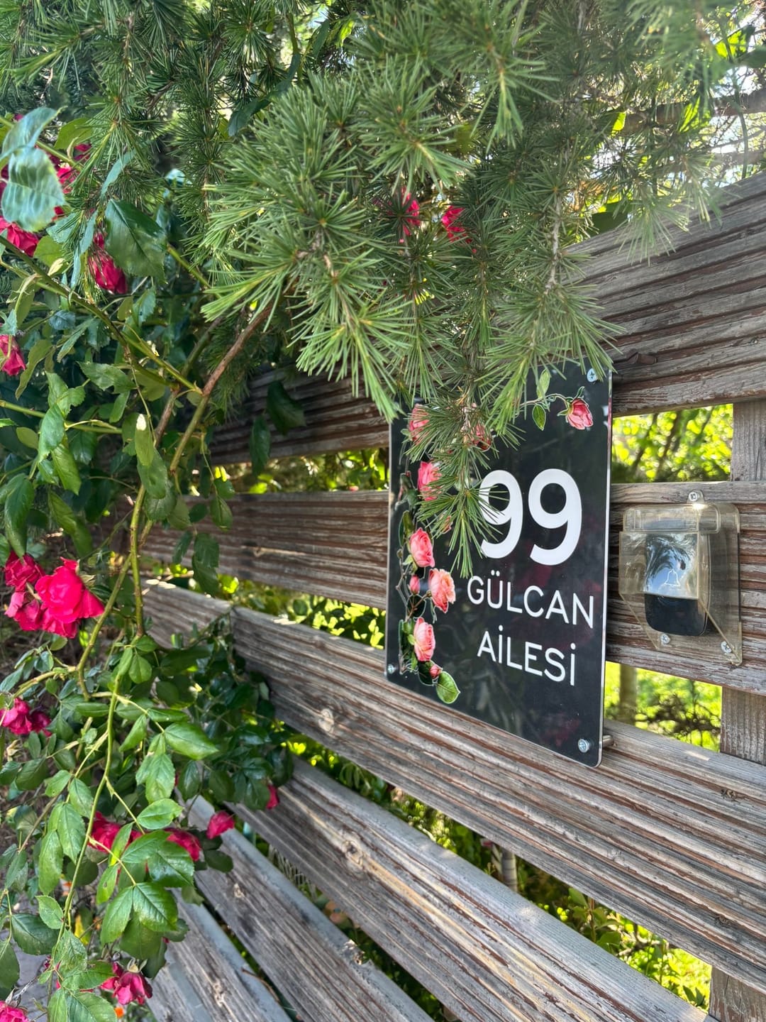 Customer photo review of Kişiye Özel Pembe Gül Dallı Kapı İsimliği