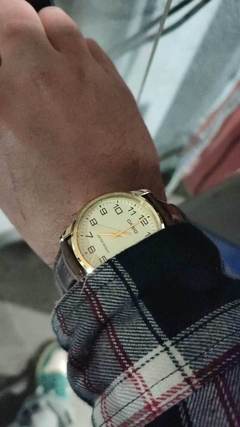 Customer photo review of Reloj Casio Análogo MTP-V001GL-9BUDF Dorado Correa de Cuero