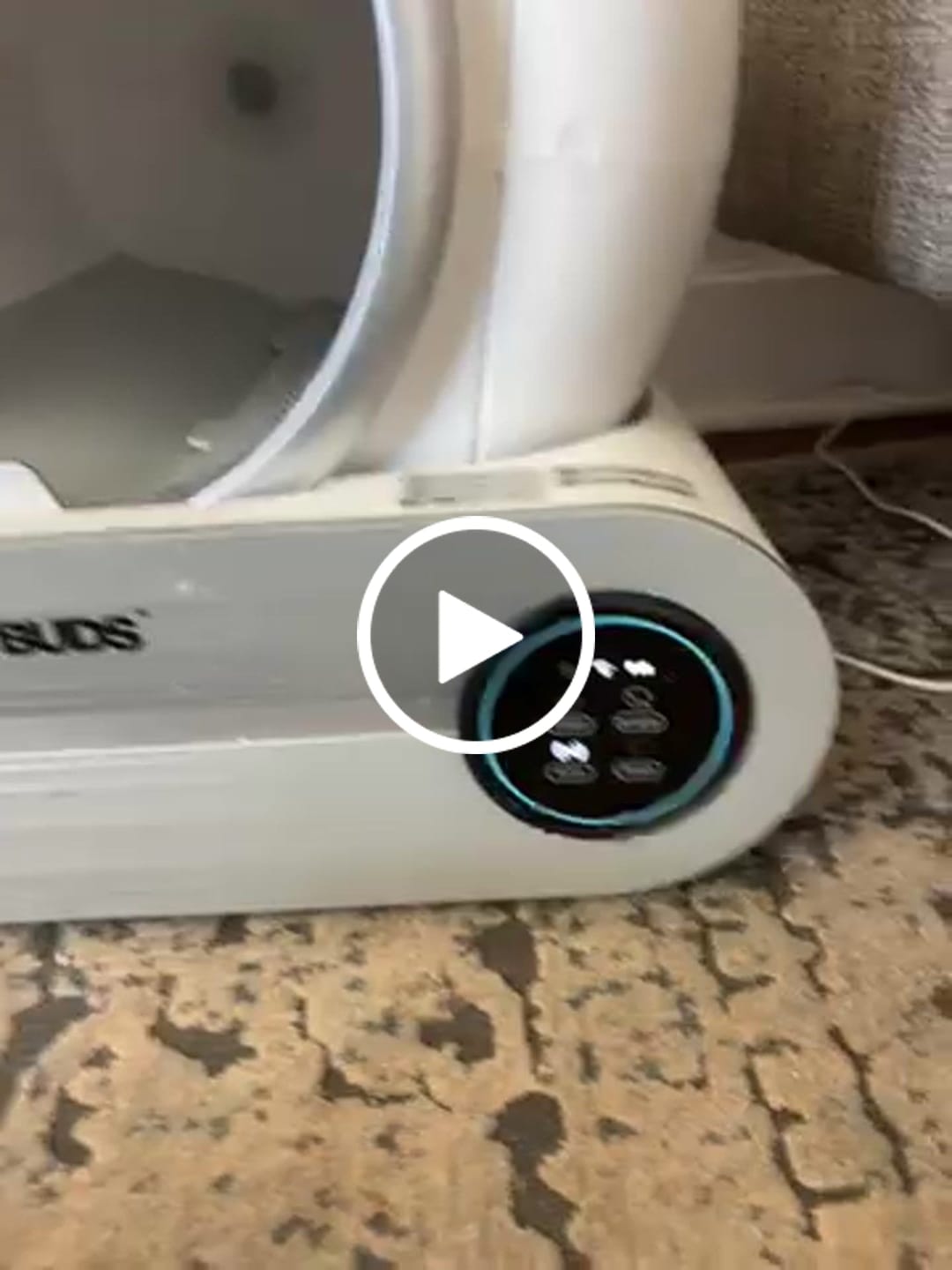 Customer video review of Petbuds™ Pro 2026 Automatic Self-Cleaning Litter Box