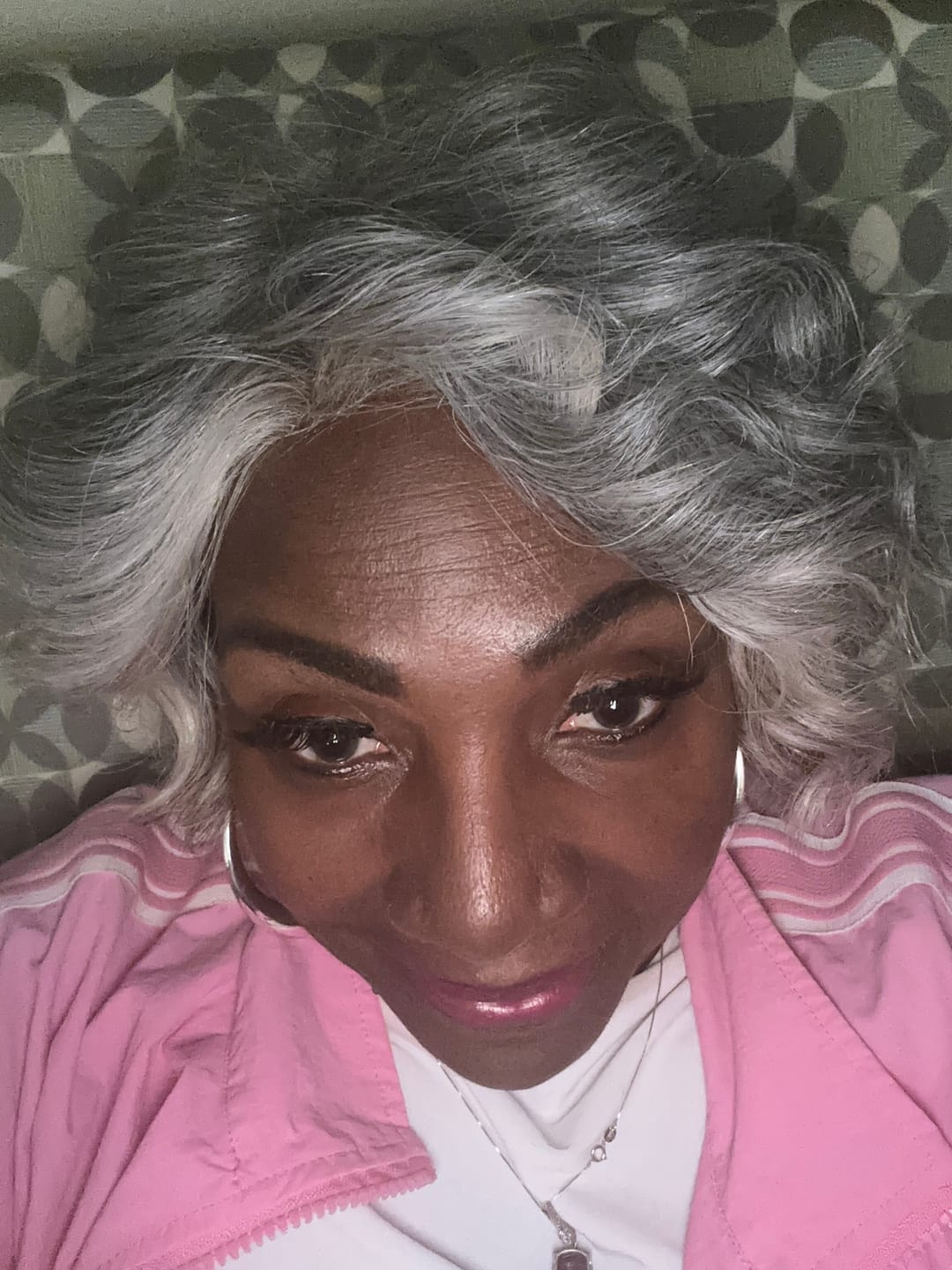 Customer photo review of Luvwin 5x5 Closure Salt & Pepper Natural Wave Glueless Bob Wig