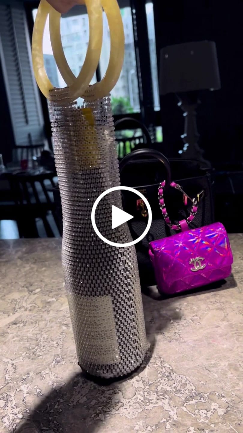 Customer video review of Luxe Crystal Wine Carrier