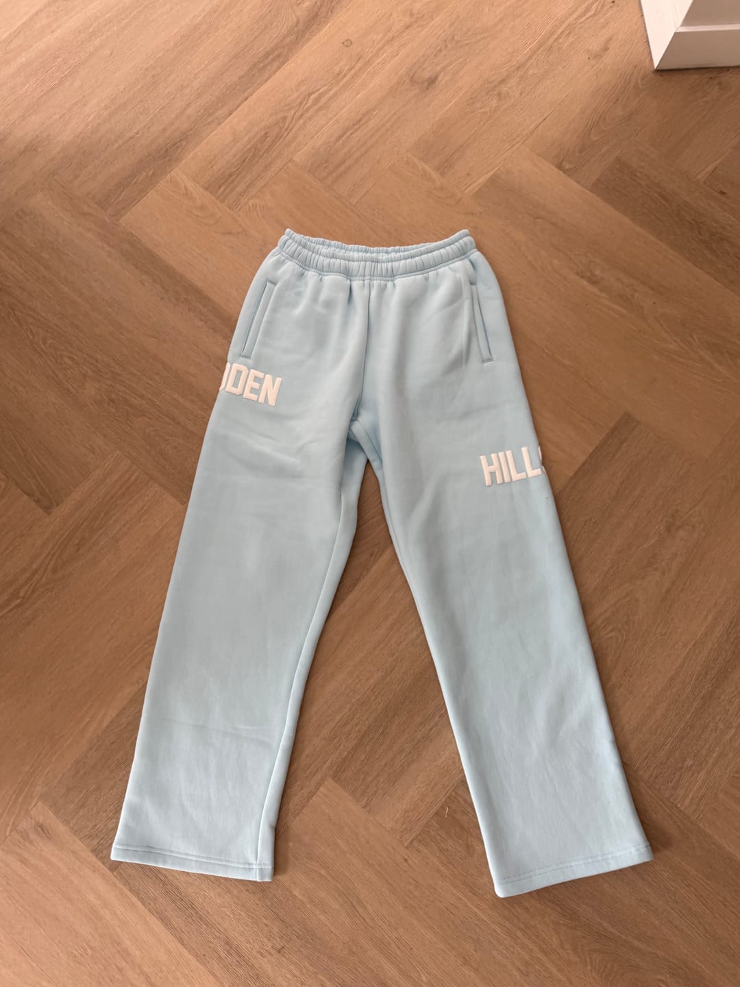 Customer photo review of GATED COMMUNITY STRAIGHT LEG SWEATPANTS LIGHT BLUE
