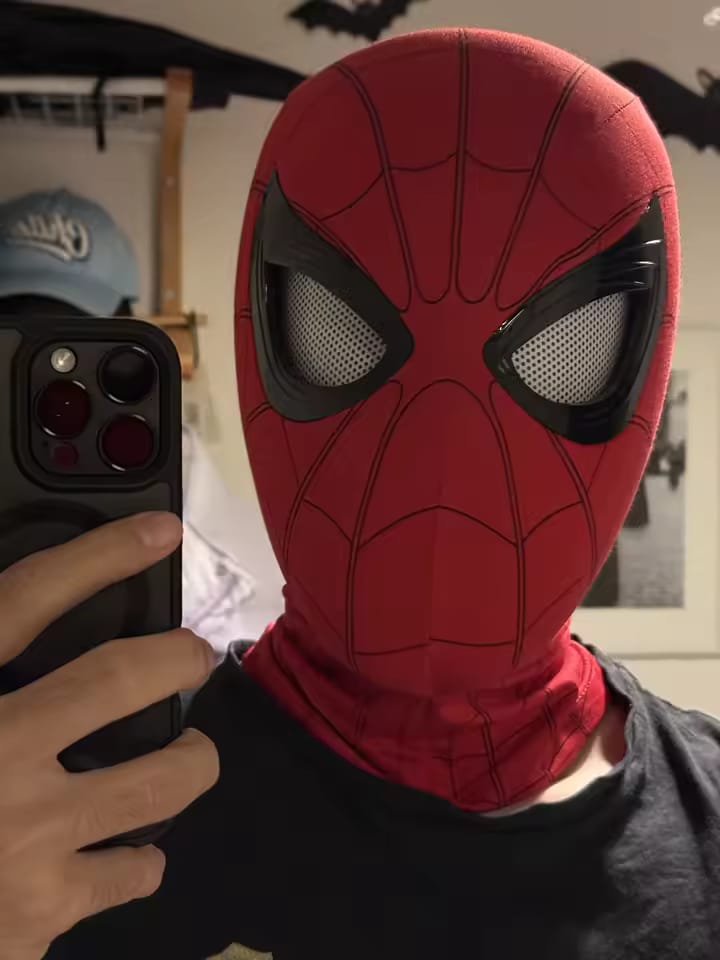 Customer photo review of Máscara Spider-Man Con Ojos Móviles