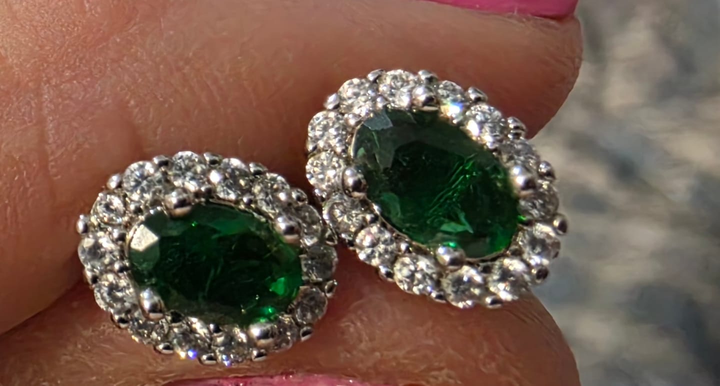 Customer photo review of Par Arete Ovalado Birthstone Plateado