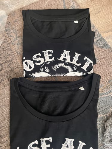 Customer photo review of Böse alte Frau - Damen T-Shirt V-Neck