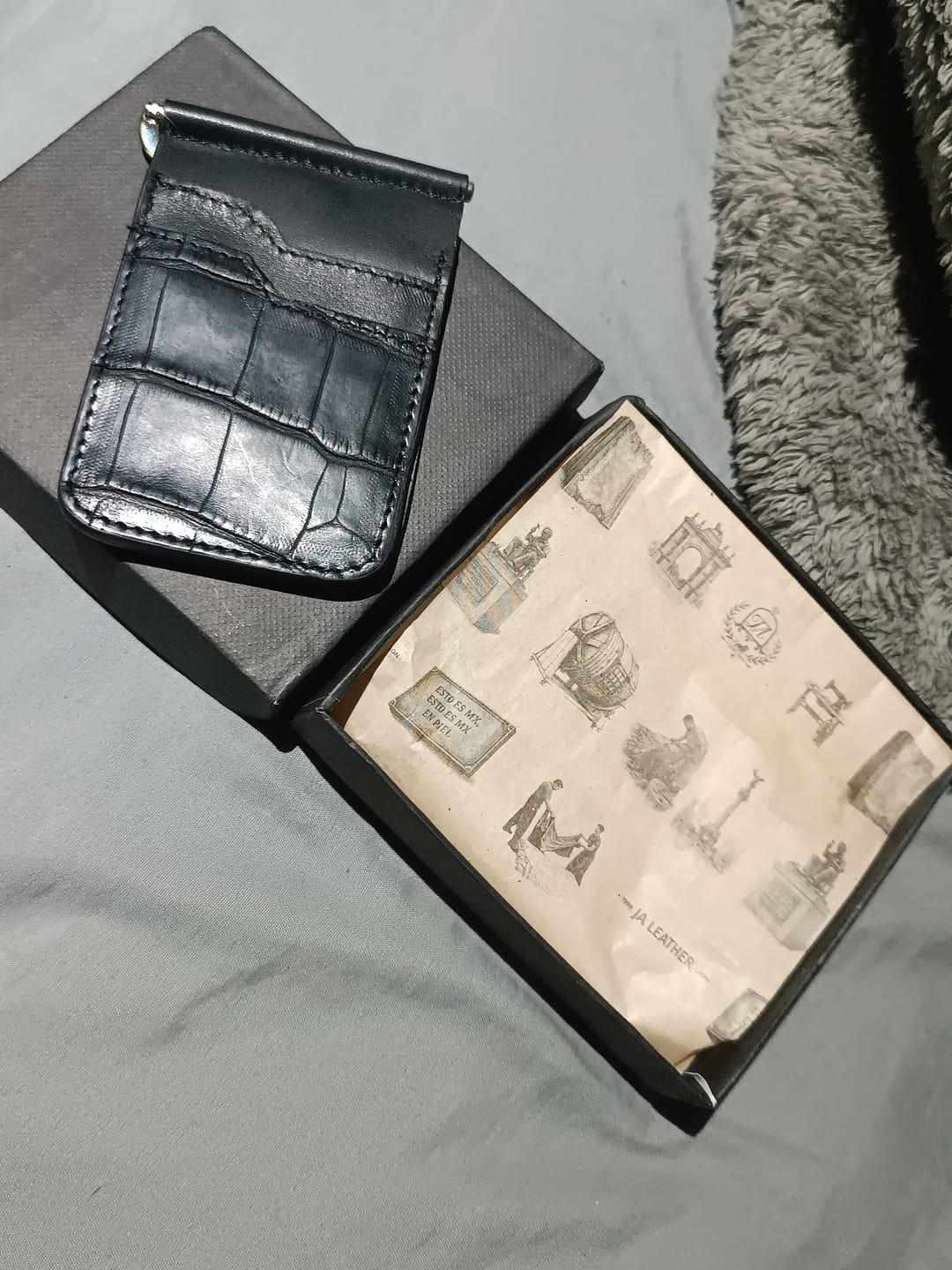 Customer photo review of Billetera Cocodrilo Genuino Negro.