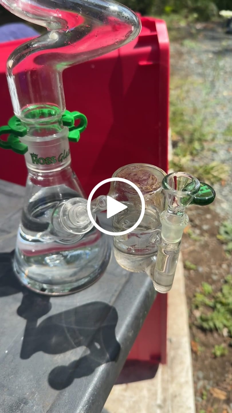 Customer video review of 18” Hoss Glass H120 3 Kink Top (5mm)