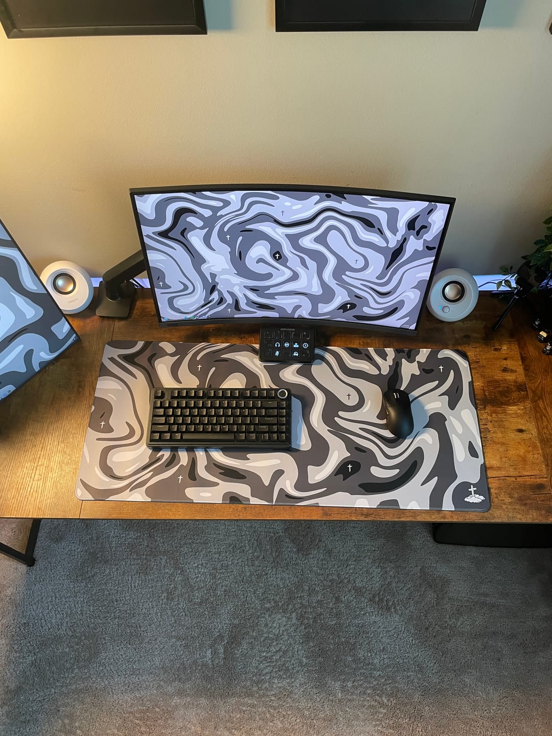 Customer photo review of Black Liquid Mousepad