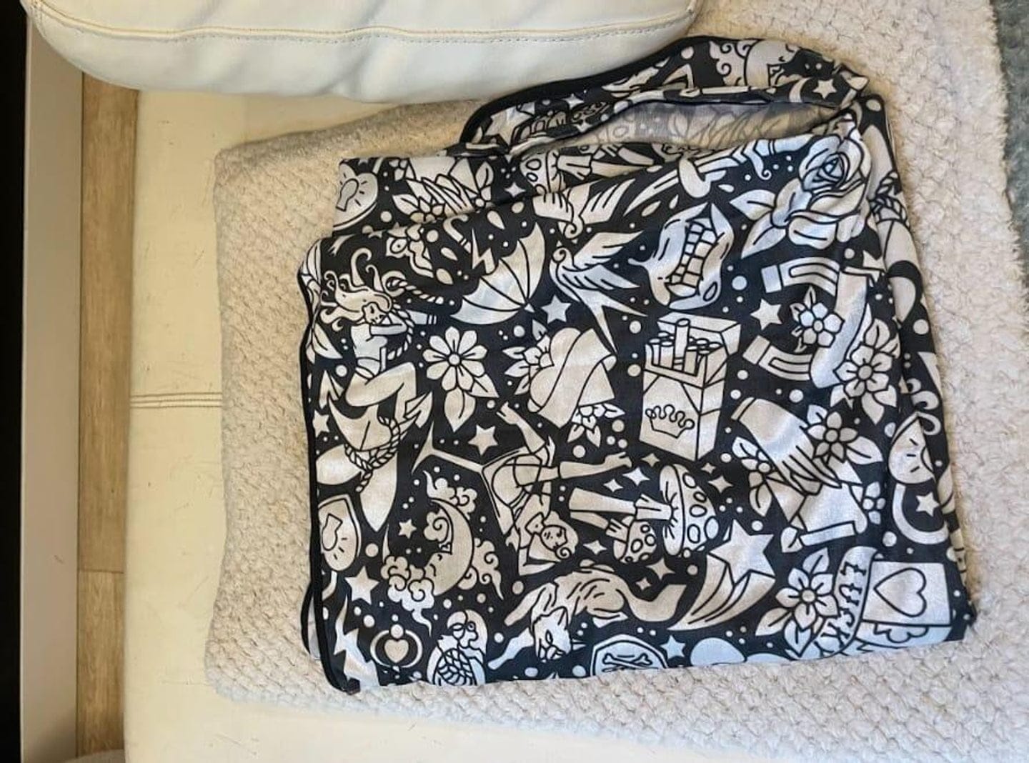 Customer photo review of DIY Drawing Blanket with 24 Colors Markers, Doodle Your Own Blankets, Customizable Washable Paint & Play Blankets for Adults