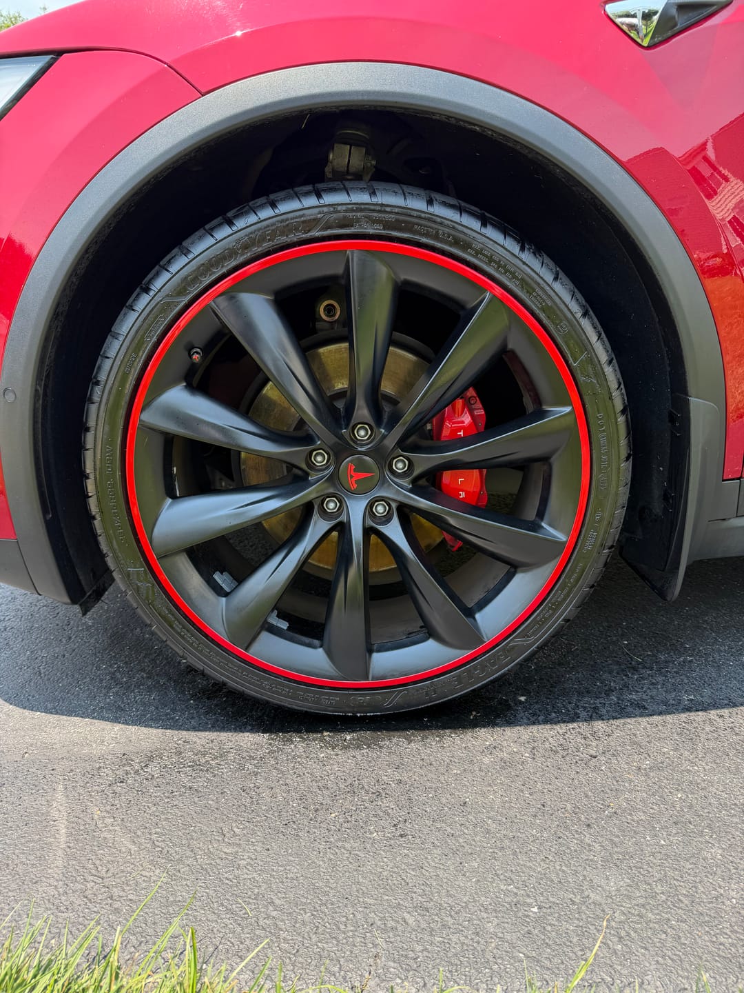 Customer photo review of Aluminum Alloy Wheel Rim Protector Rim Case for Tesla All Models (4 PCS) (2012-2025)