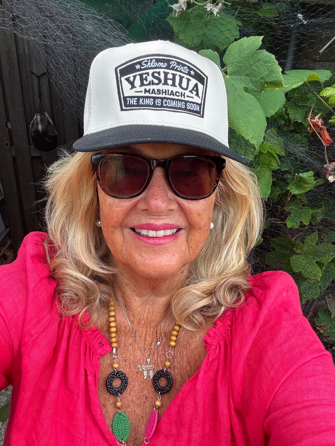 Customer photo review of Yeshua – The King is coming soon – Cap