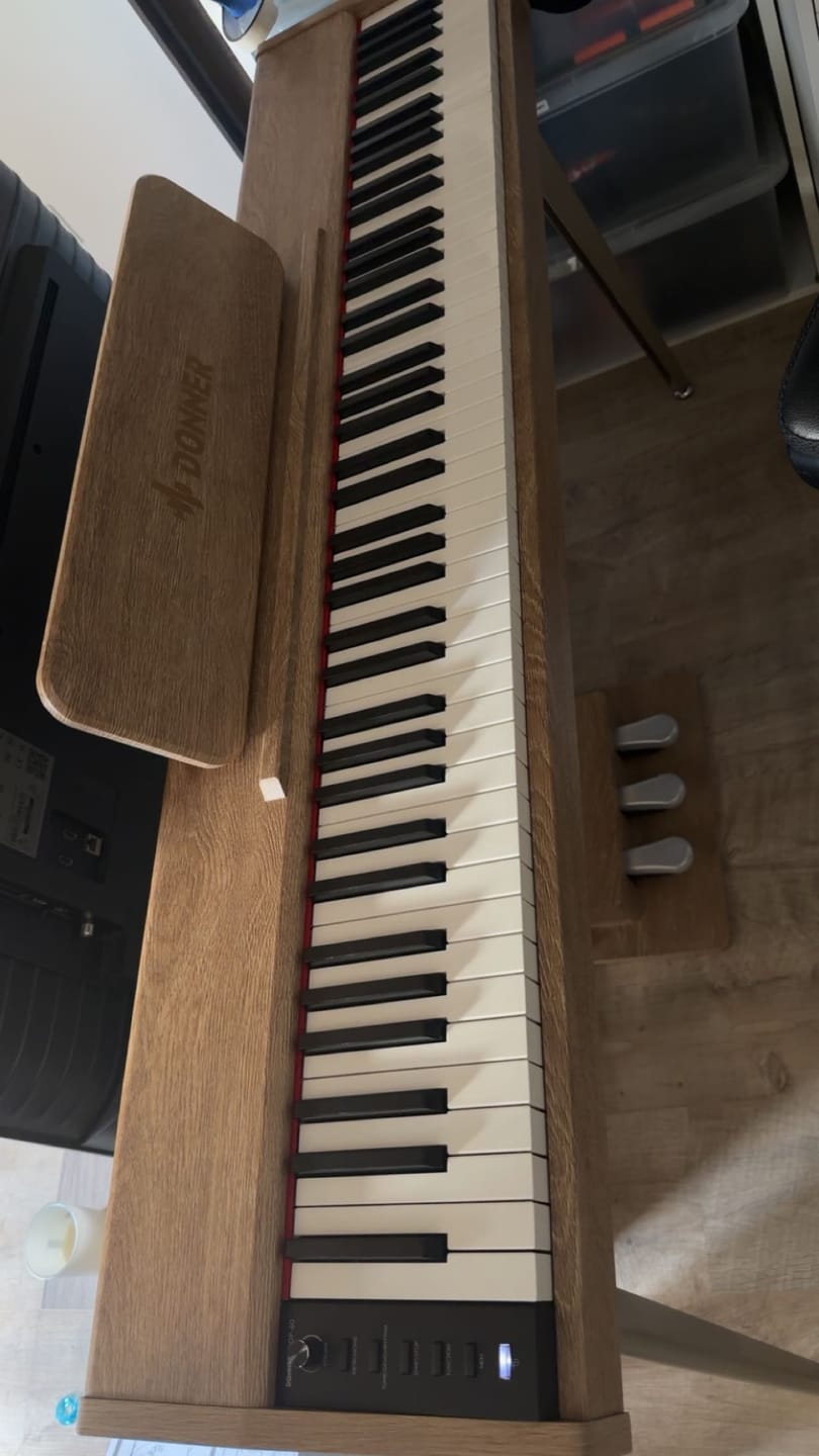 Customer photo review of Donner DDP-60 Semi-lesté Piano Numérique