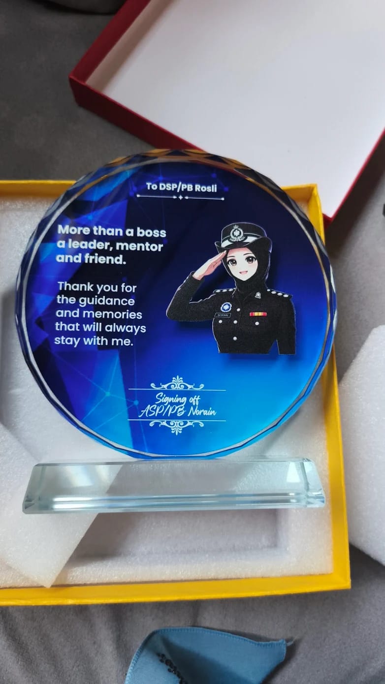 Customer photo review of Design C Crystal Trophy